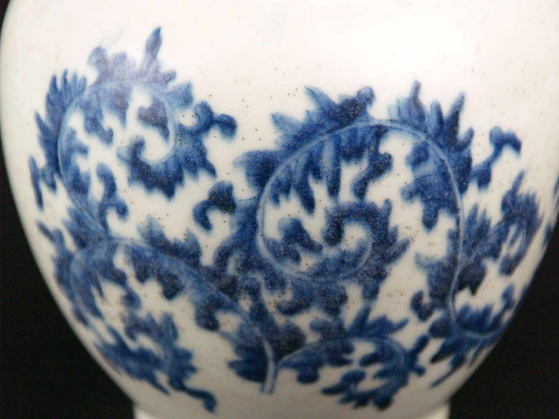 Kleiner Ingwertopf - China,zylindrische Wandung mit unterglasurblauer Bemalung im europäischen Stil, - Bild 3 aus 6