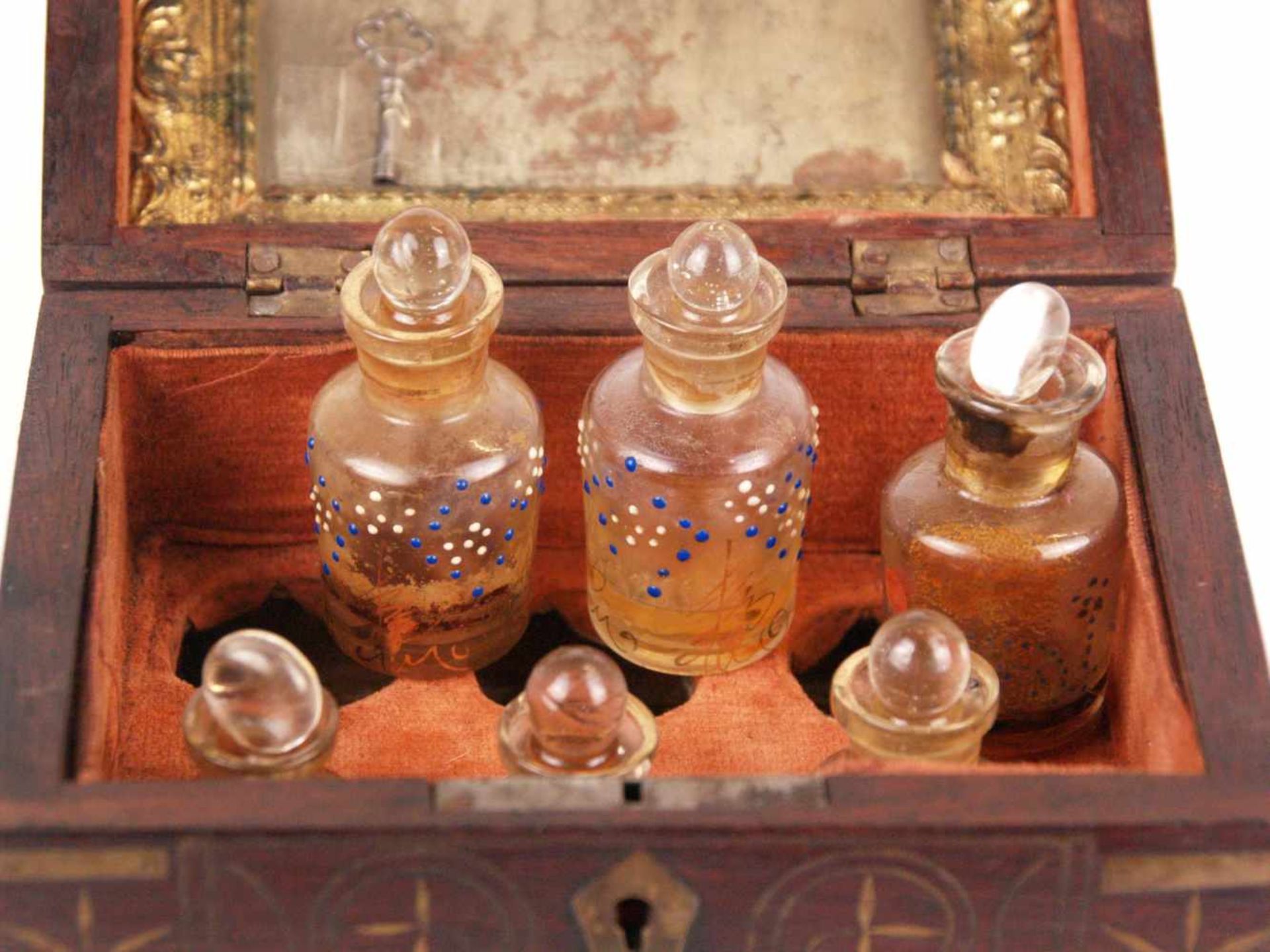 Parfümkästchen - Holzschatulle mit Innenaufteilung für sechs Parfüm-Flakons, wohl Frankreich 18./ - Bild 5 aus 7
