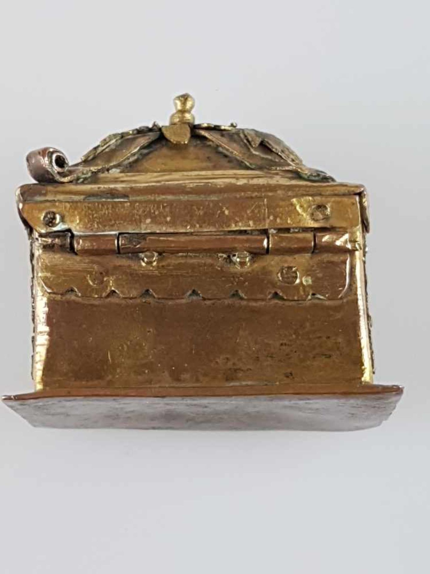 Miniaturdöschen - Kupfer feuervergoldet,17./18.Jahrhundert, Schreinform mit Zierappliken,tlw. - Bild 5 aus 7