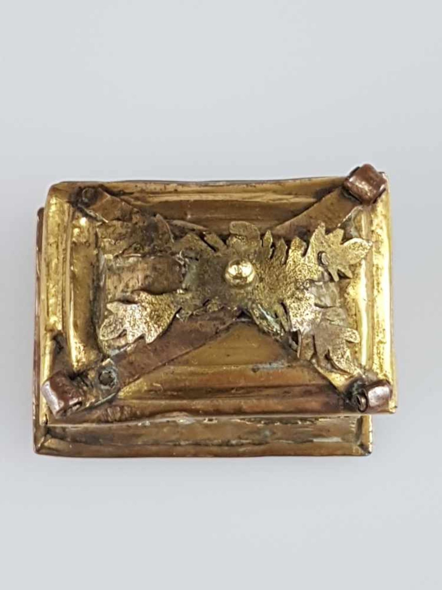 Miniaturdöschen - Kupfer feuervergoldet,17./18.Jahrhundert, Schreinform mit Zierappliken,tlw. - Bild 2 aus 7