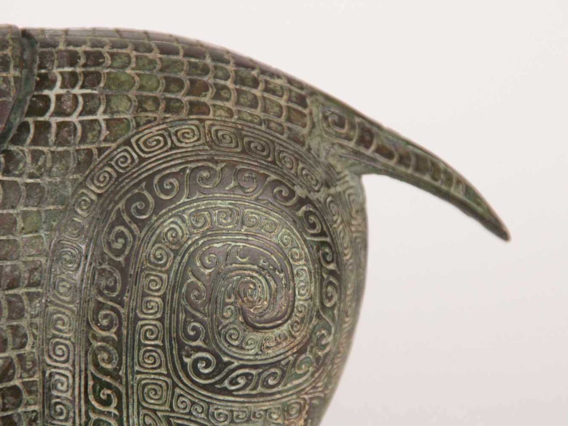 Bronze-Gefäß Zun in Tierform - China,im Stil der Zhou-Dynastie,Ritual-/Weingefäß in Form eines - Bild 6 aus 7