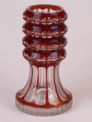 Art Déco-Vase - farbloses Glas, facettiert,roter Überfang mit Schälschliff, zylindrischer Korpus mit
