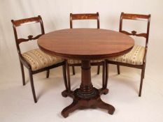 Sitzgarnitur - 19.Jh, Tisch mit drei Stühlen, Nußbaum, ovale Platte mit zentralem Säulenschaft auf