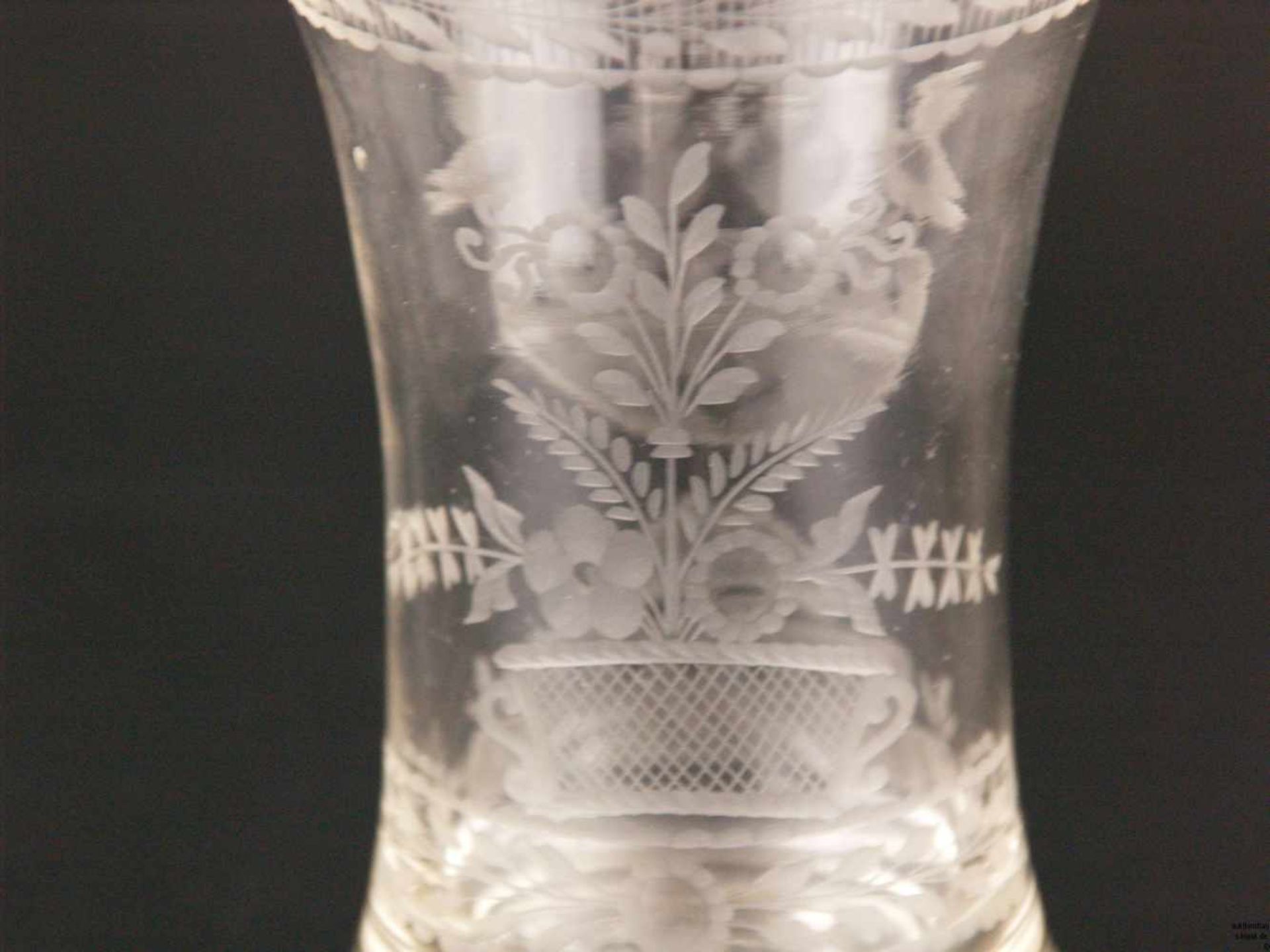 Hochzeitsglas - Biedermeier 19.Jh., in der Art eines Ranftglases, farbloses Glas,feiner floraler - Bild 4 aus 6
