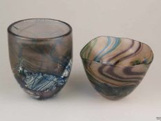 Zwei Glaskunst-Schalen - Glasmanufaktur Isle of Wight Glass, England, mundgeblasen, Klarglas mit