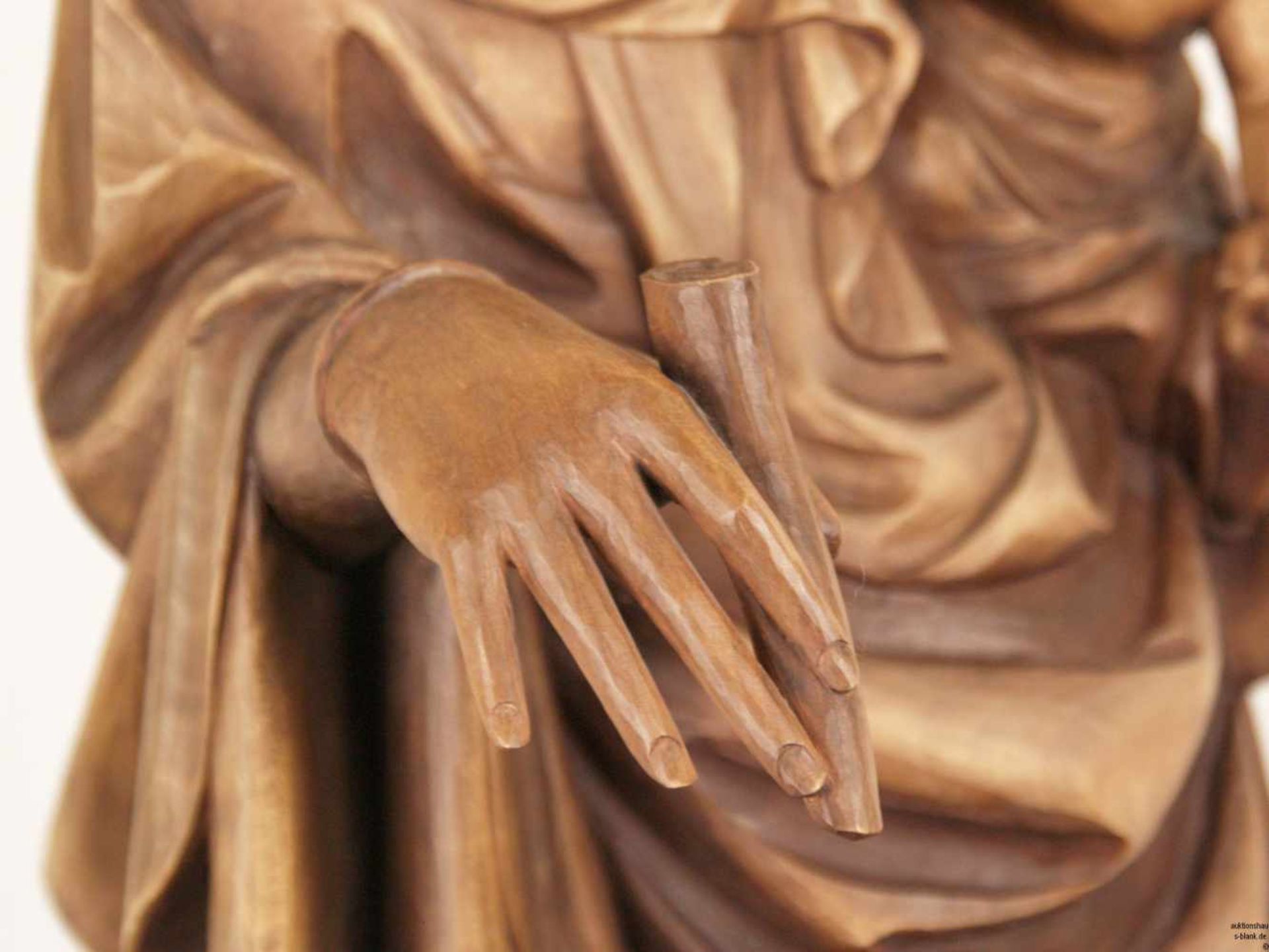Madonna mit Kind - Holz vollrund geschnitzt, hinten abgeflacht, auf einer Plinthe stehende, Maria - Bild 6 aus 6