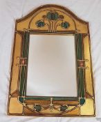 Wandspiegel - Holz, rechteckige Form mit gewelltem oberem Abschluss, gold und farbig gefasst, mit