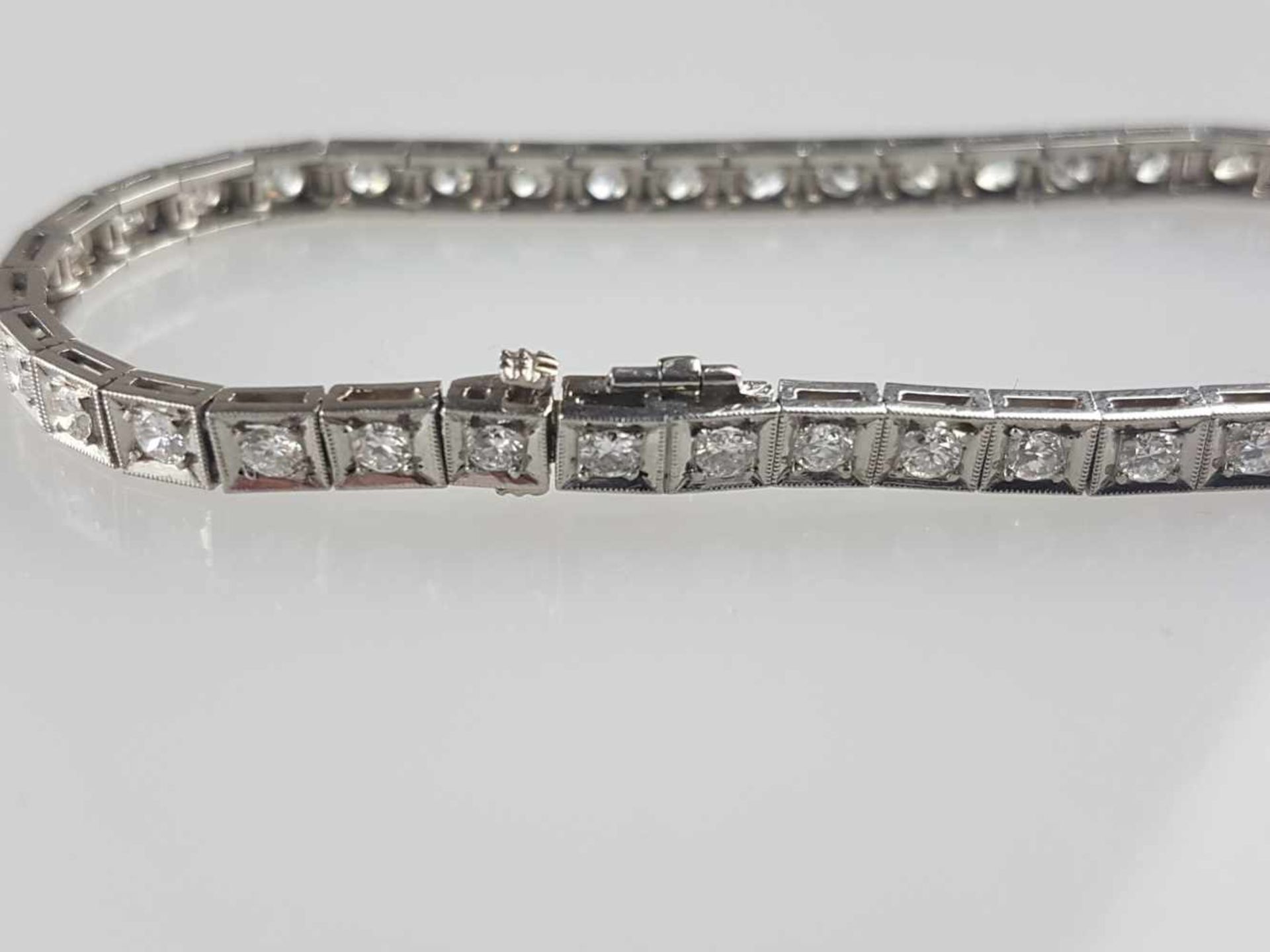 Rivière-Armband - Platin,Gliederarmband ausgefasst mit 40 Diamanten im Brillantschliff,TW,zusammen - Bild 7 aus 7