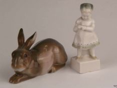 Zwei Porzellanfiguren - 1x Goebel Hummelfigur, Mädchen, Weißporzellan, glasiert, stellenweise