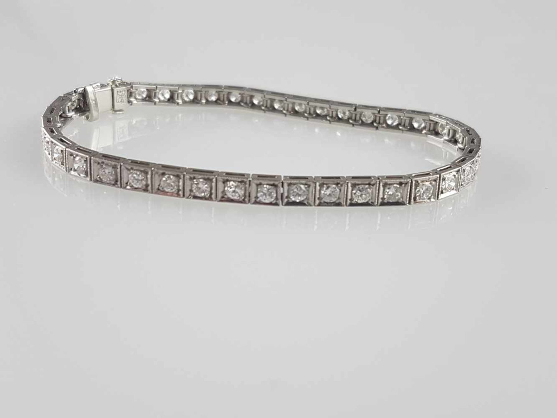 Rivière-Armband - Platin,Gliederarmband ausgefasst mit 40 Diamanten im Brillantschliff,TW,zusammen - Bild 6 aus 7