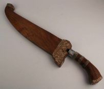 Haumesser mit Holzscheide - Indonesien,ornamental beschnitzt, Klingenlänge ca.35,5cm,Gesamtlänge
