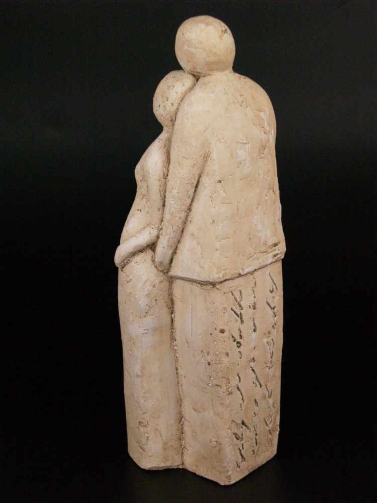 Figur "Paar" - Masse, abstrakte minimalistische Darstellung eines stehenden Paars, die Frau vor - Bild 2 aus 4