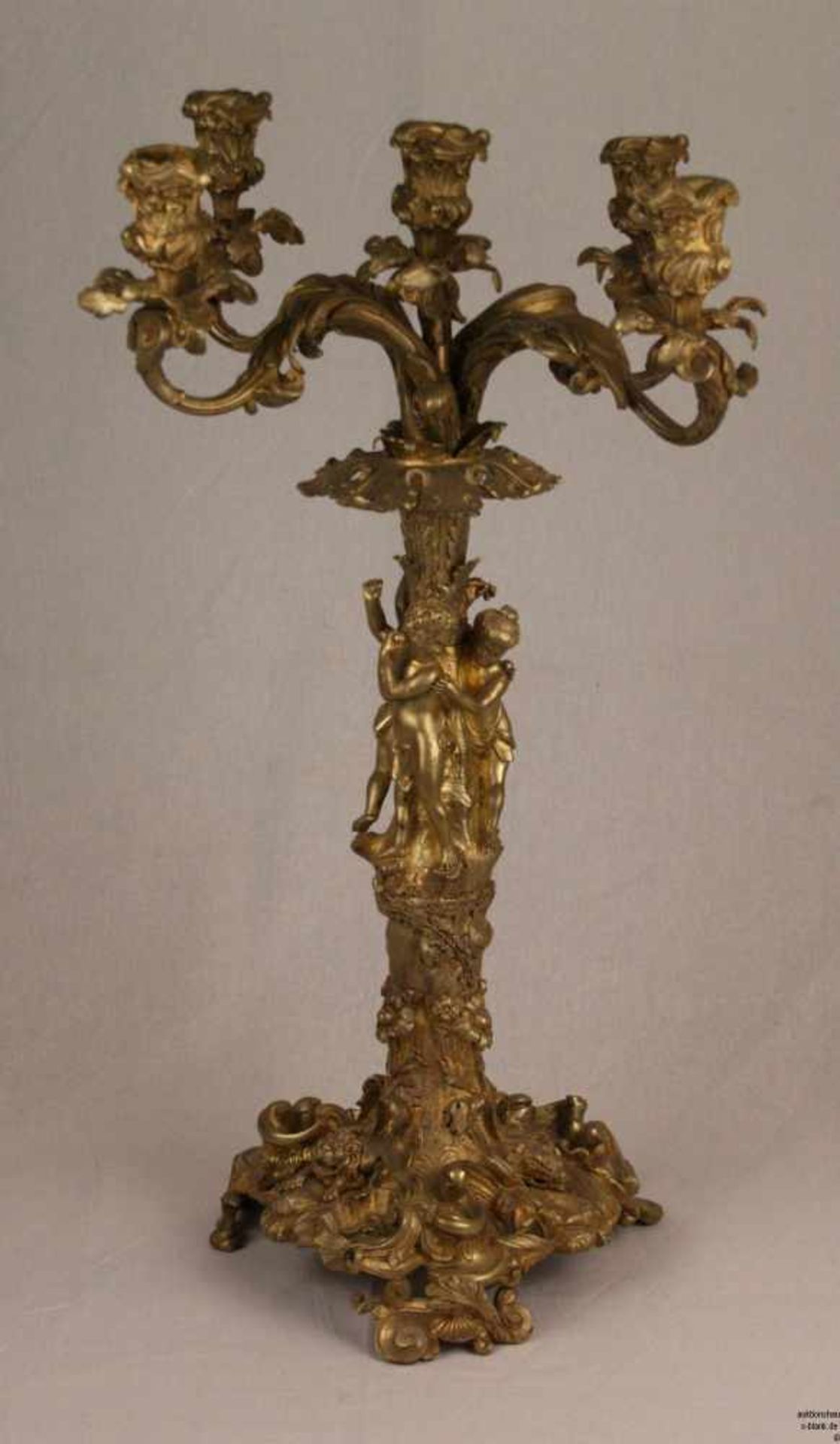 Schwere figurale Prunkgirandole - Bronze gegossen, ziseliert und feuervergoldet, Frankreich spätes