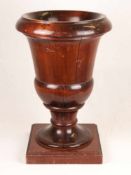 Cachepot - Holz, glockenförmiger Korpus mit rundem Standfuß auf rechteckiger Plinthe, H.ca.57cm,