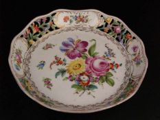 Teller Potschappel, Dresden - Porzellanteller, polychrom mit Blumen bemalt, goldstaffiert, hoher