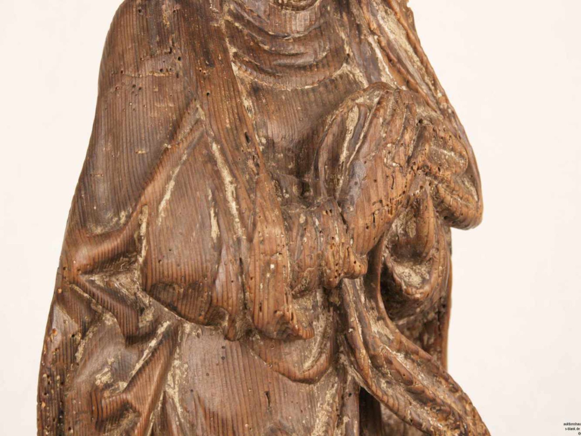 Heilige Anna, eine Schriftrolle umfassend - Holz geschnitzt, geschnitzte Gewandfigur der im leichten - Bild 4 aus 7