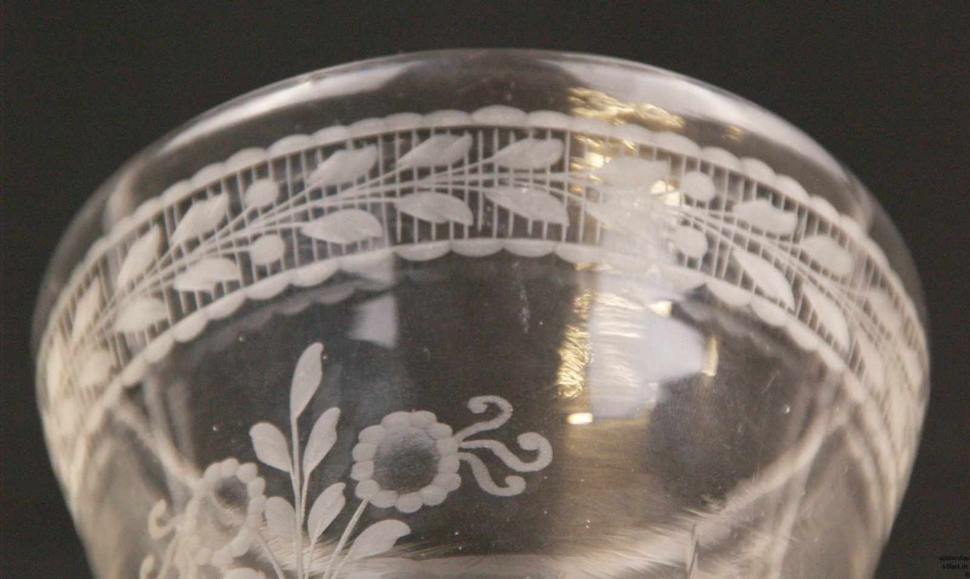 Hochzeitsglas - Biedermeier 19.Jh., in der Art eines Ranftglases, farbloses Glas,feiner floraler - Bild 5 aus 6