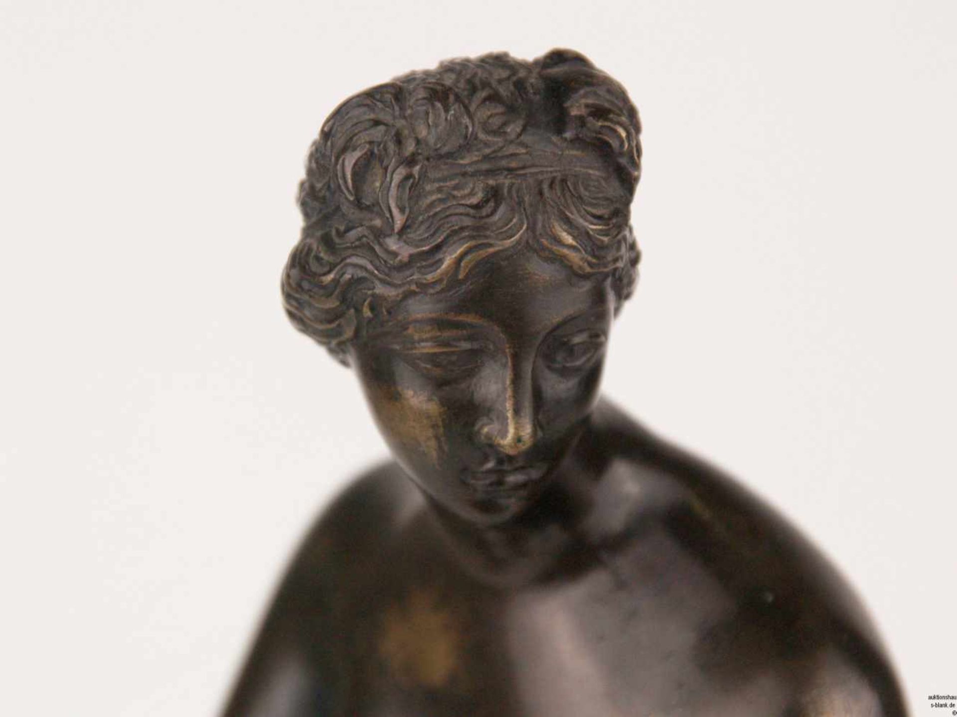 Venus de'Medici - Bronzefigur nach antikem Vorbild, Alters- bzw. Gebrauchsspuren, stellenweise - Bild 3 aus 10