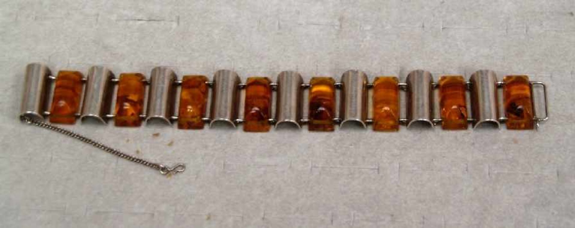 Bernsteinarmband - gestempelt:Fischland, 835er Silber, 8 rechteckige Bernsteincabochons mit - Bild 3 aus 4