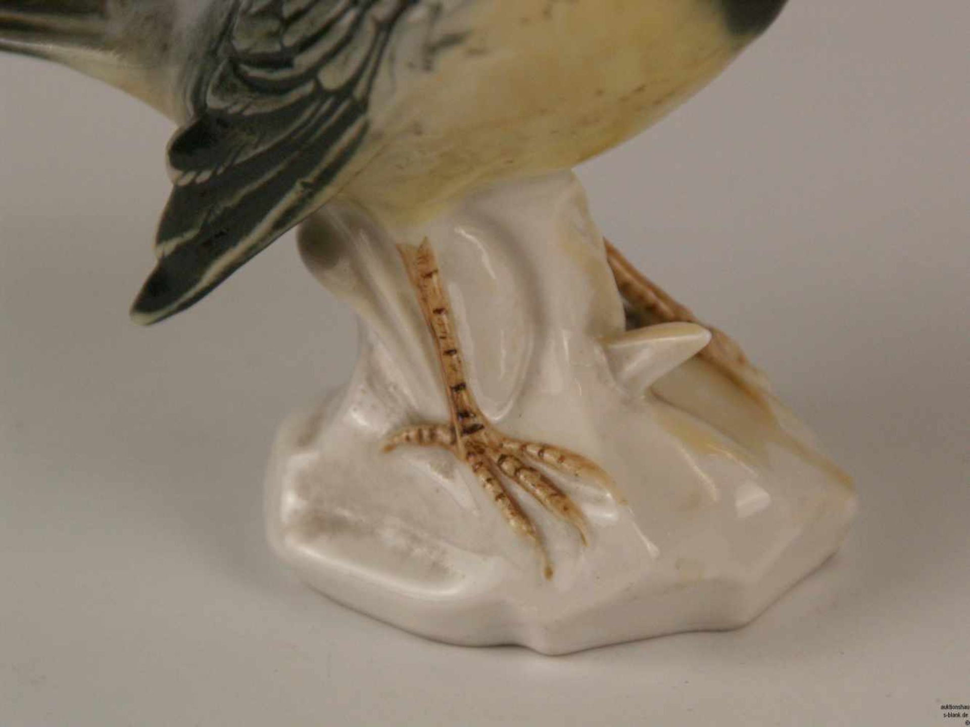 Porzellanfigur Vogel - Ens Volkstedt, naturalistische Ausformung und Bemalung, auf weißem - Bild 3 aus 5