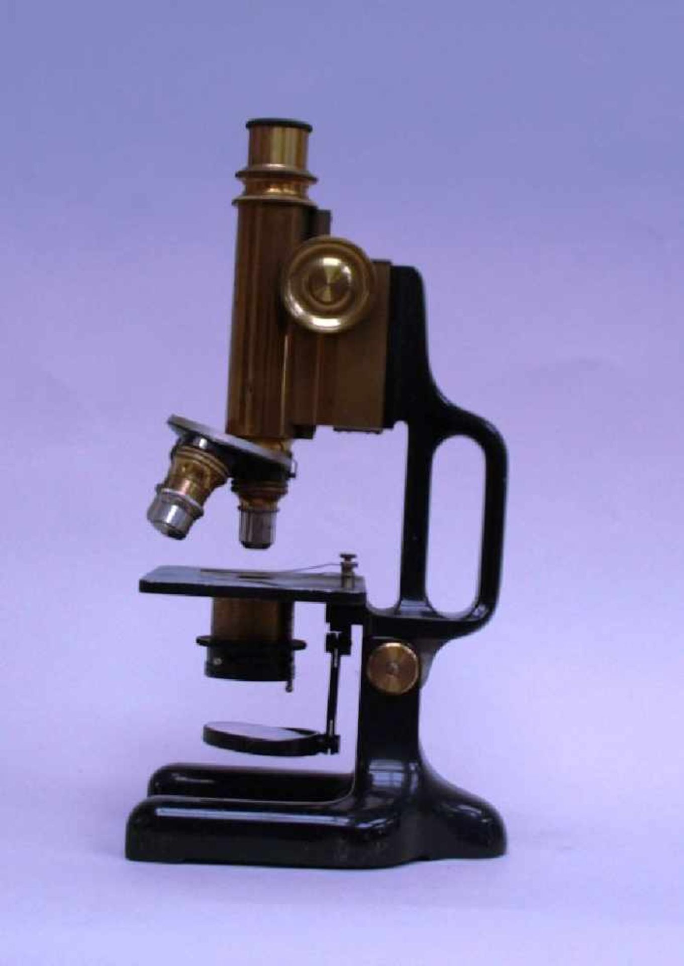 Mikroskop - signiert "Busch, Rathenau", Messing, 3 Okulare, Anfang 20. Jahrhundert, Höhe: ca.30 cm,