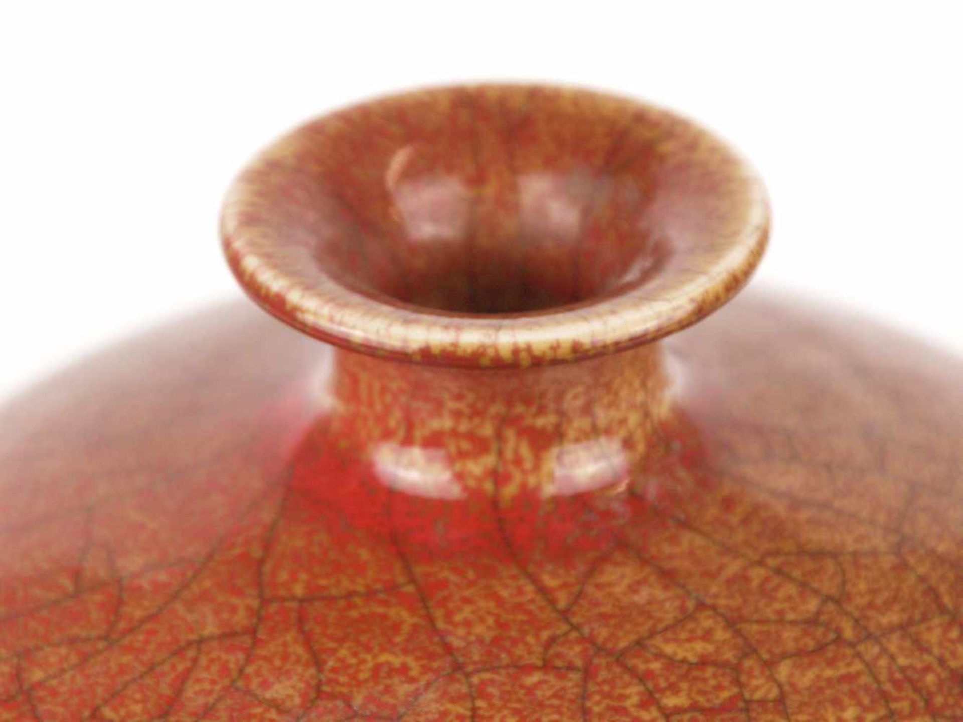 Keramikvase - China, kugelförmige Wandung mit eingeschnürter Mündung,braun-beige Spiegelglasur mit - Bild 2 aus 4