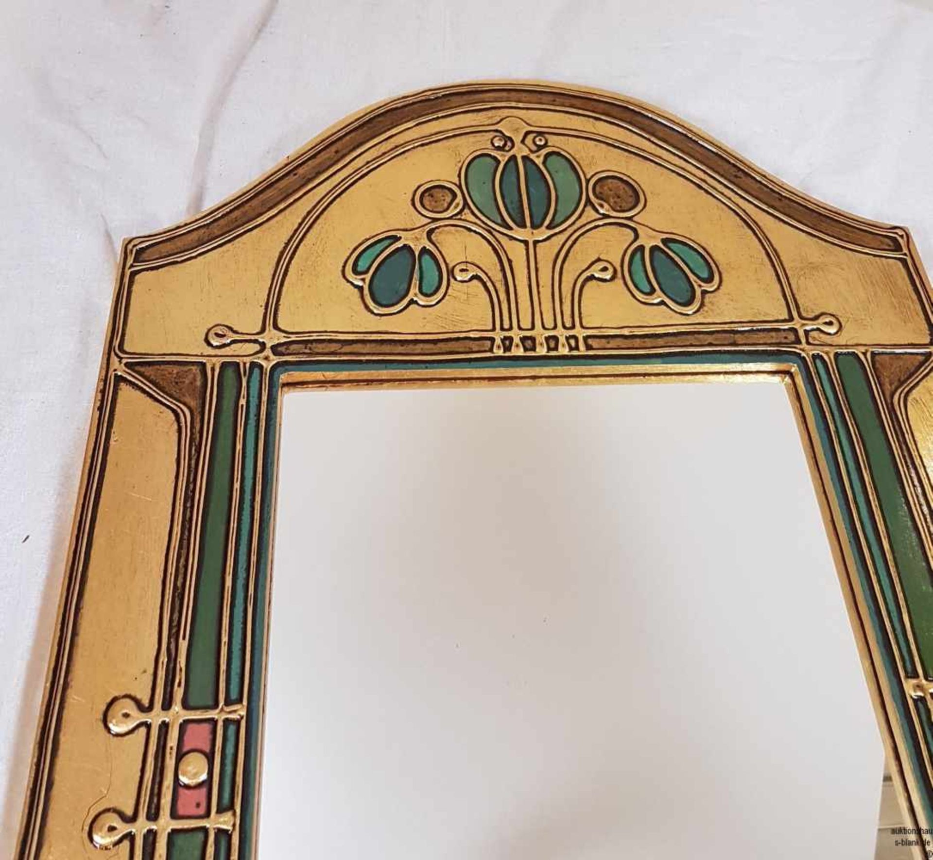 Wandspiegel - Holz, rechteckige Form mit gewelltem oberem Abschluss, gold und farbig gefasst, mit - Bild 2 aus 3
