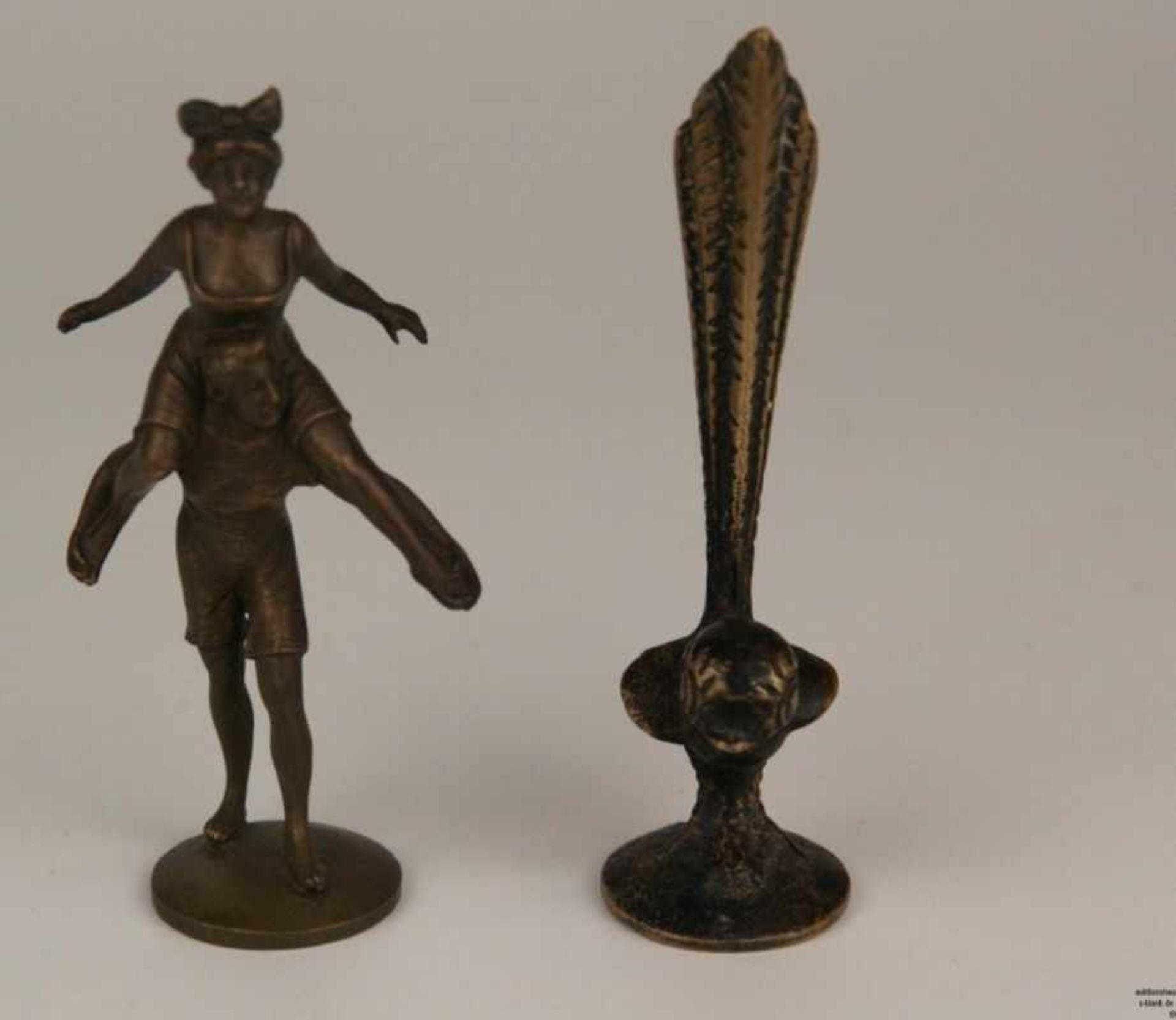 Zwei Petschaften - Bronze, 1x Bronzefigur 'Zwei Akrobaten', Wiener Bronze, Frau auf den Schultern