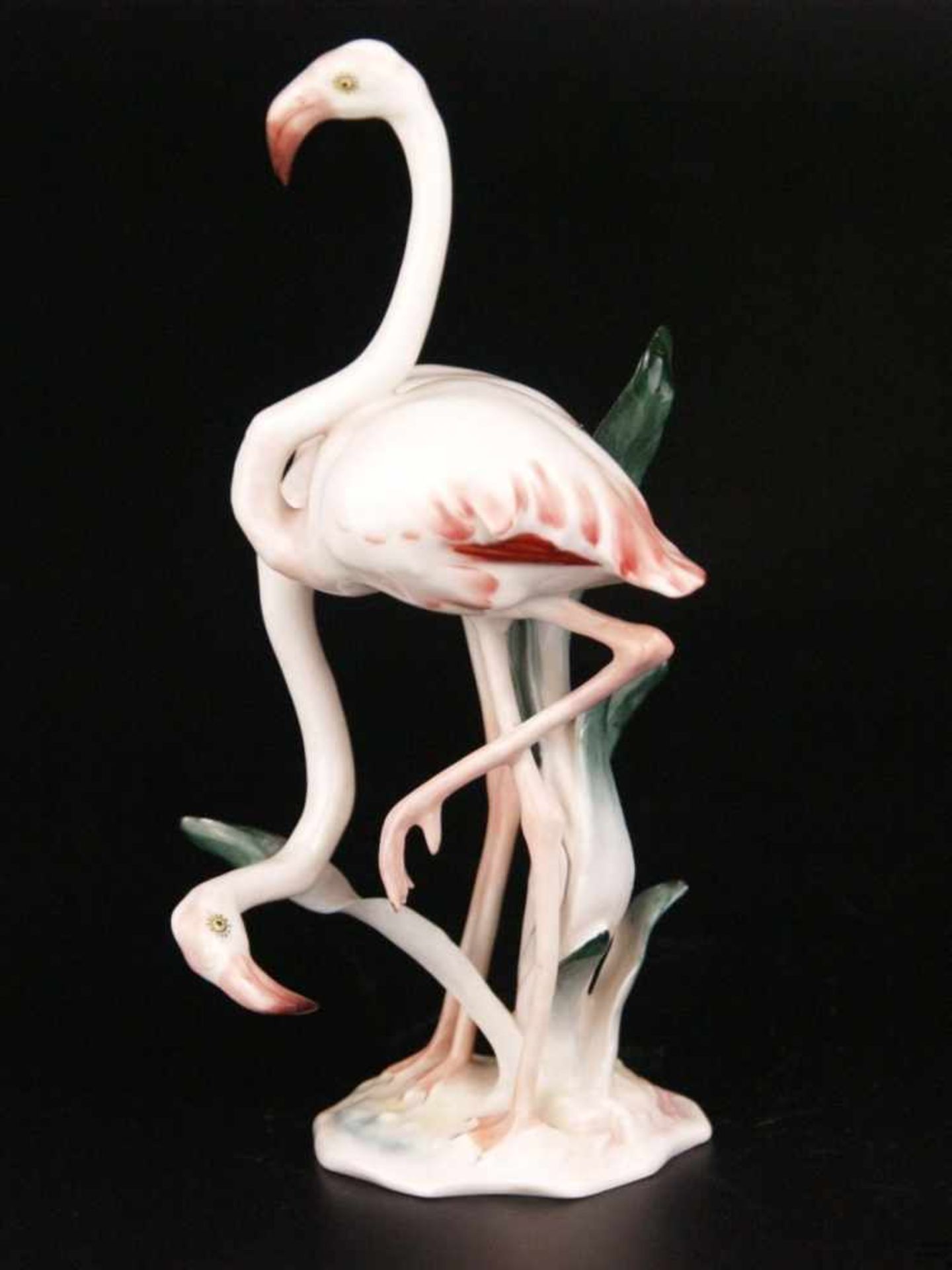 Figurengruppe "Paar Flamingos", 2 Flamingos auf vegetabiler Plinthe, Hutschenreuther, Entwurf H.