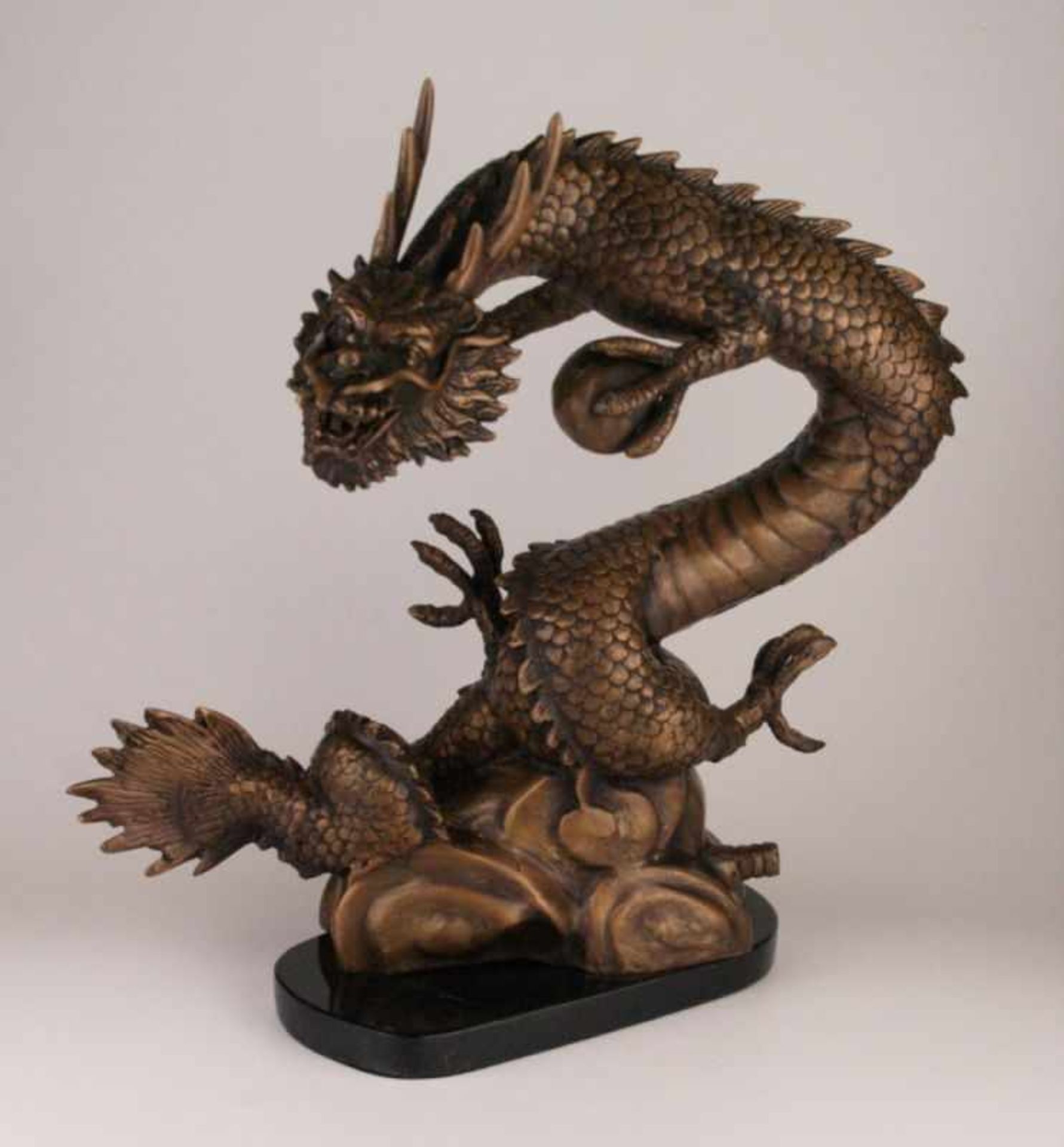 Wasserspeier "Chinesischer Drache mit Wunschperle" - Bronze, braun patiniert, als Wasserspeier,