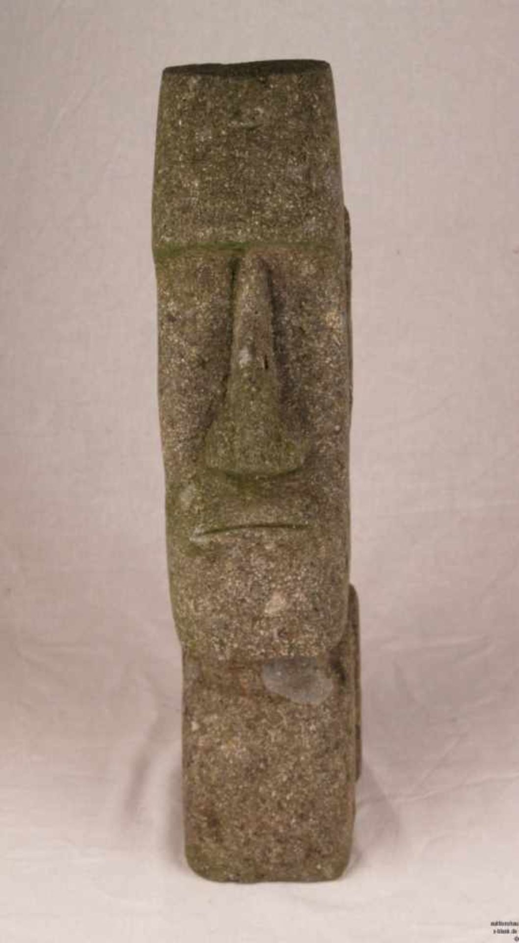 Skulptur "Osterinselkopf" - Steinguss, geschnitzt, Nase an einer Seite mit Fehlstelle, HxBxT.ca.