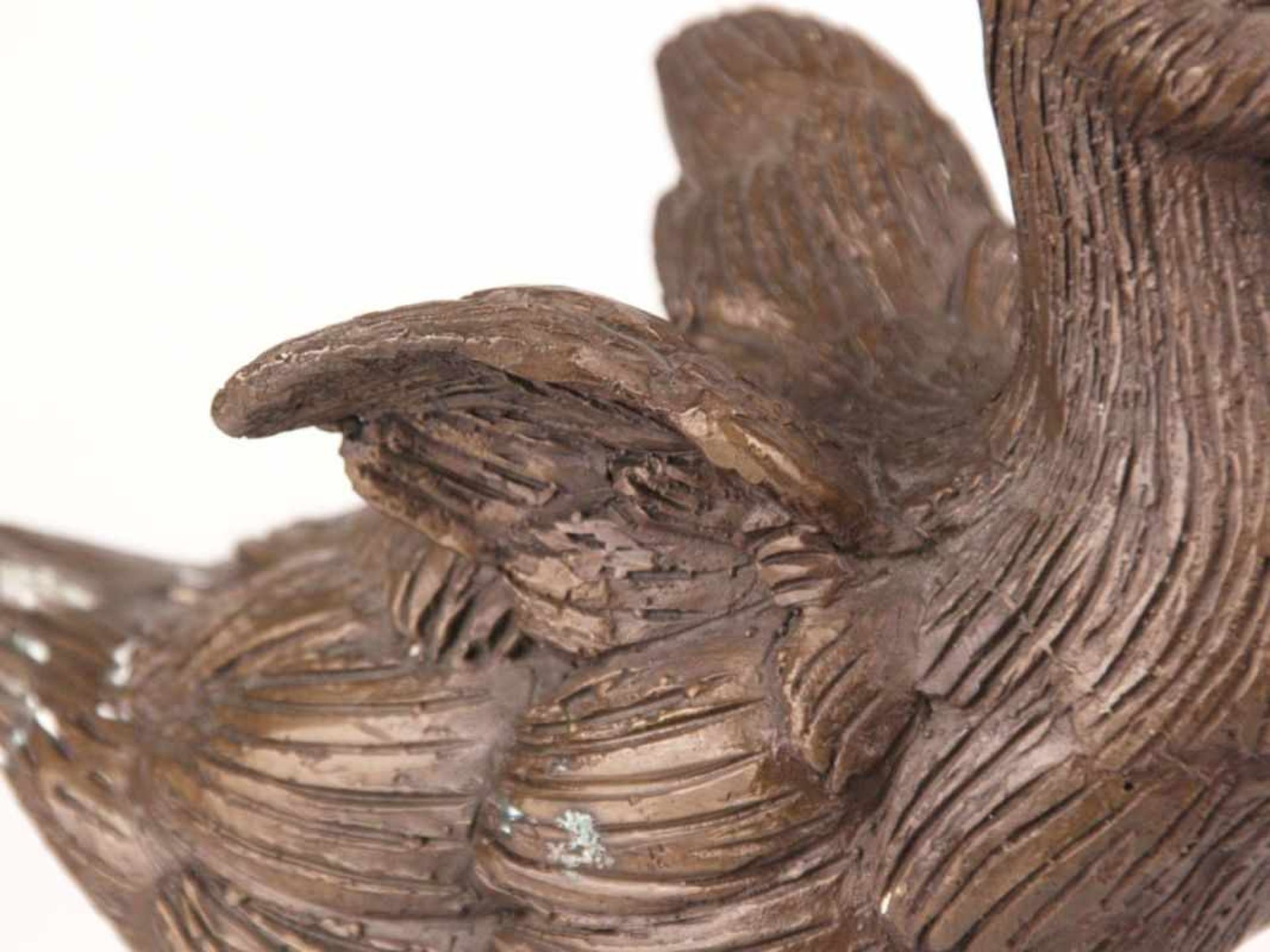 Bronzefigur "Entchen" - Bronze patiniert, naturalistische Darstellung einer kleinen Ente auf einem - Bild 4 aus 5