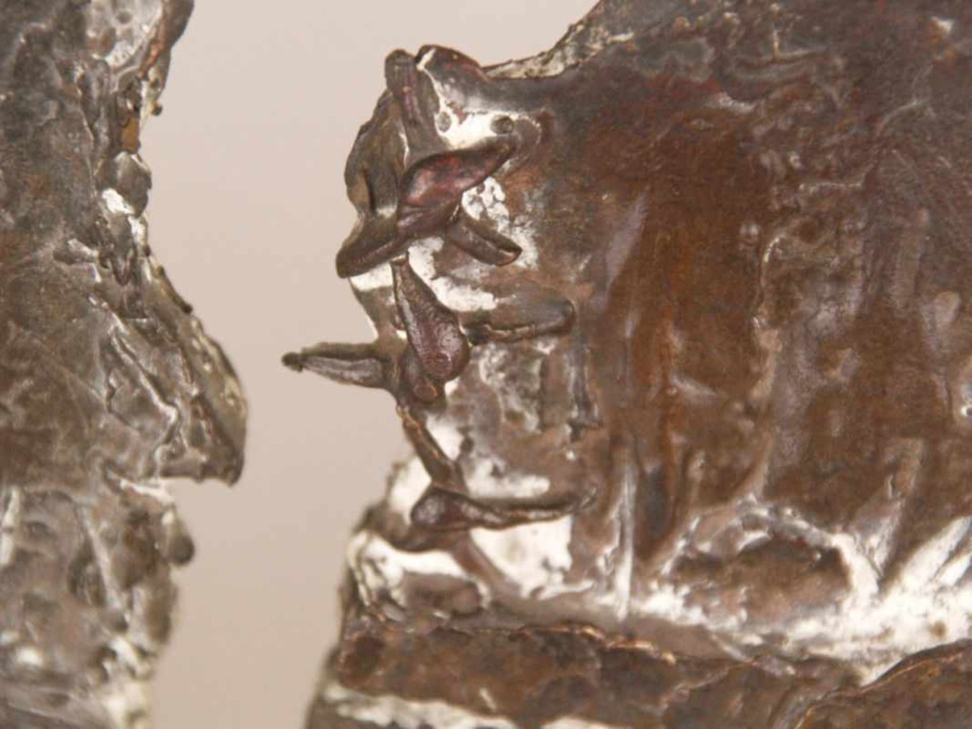 Monogrammist "I.B." - Bronzeskulptur "Geteiltes Deutschland", politisch-ideologische Darstellung, - Bild 9 aus 13