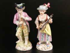 Zwei Musikerfiguren- Bodenmarke wohl Theodor Pohl, Schatzlar, Böhmen, Porzellanfiguren: "Oboist"