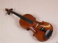 Geige mit Bogen - Geigenbogen Conrad Götz, Kinnhalter anbei, fachmännisch überholt, spielbereit, L.