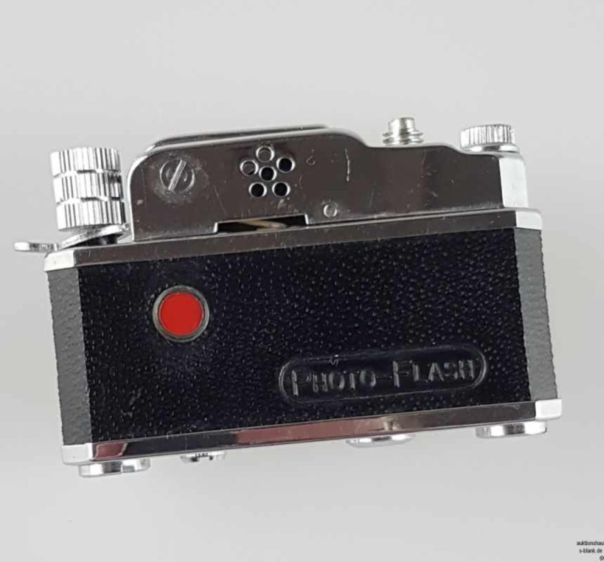 Feuerzeug - in Form einer Kamera, gem. "K.K.W. Camera Lighter",mit Kompass, mit Stativ und - Bild 3 aus 5