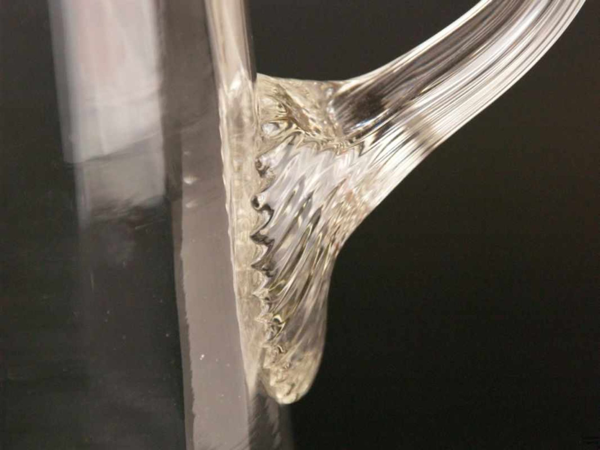 Großer Glaskrug - Klarglas, schauseitig polychrom bemalt, Kirschenmotiv, goldgerandet, Staffage - Image 5 of 6