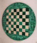 Schachbrett - runde Platte aus grünem geädertem Malachit und cremefarbenem Marmor, viereckiges