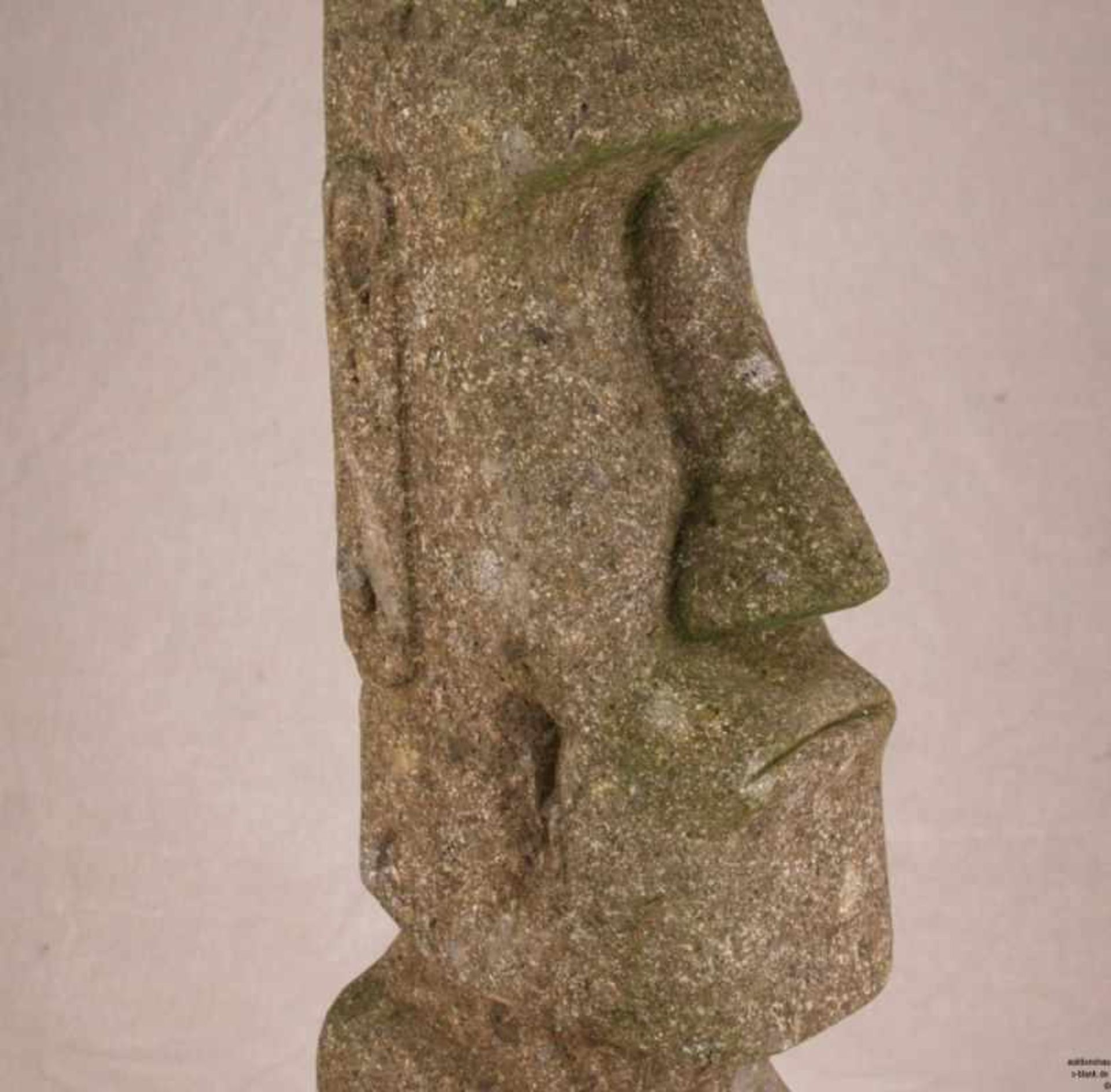 Skulptur "Osterinselkopf" - Steinguss, geschnitzt, Nase an einer Seite mit Fehlstelle, HxBxT.ca. - Bild 3 aus 3