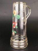 Großer Glaskrug - Klarglas, schauseitig polychrom bemalt, Kirschenmotiv, goldgerandet, Staffage
