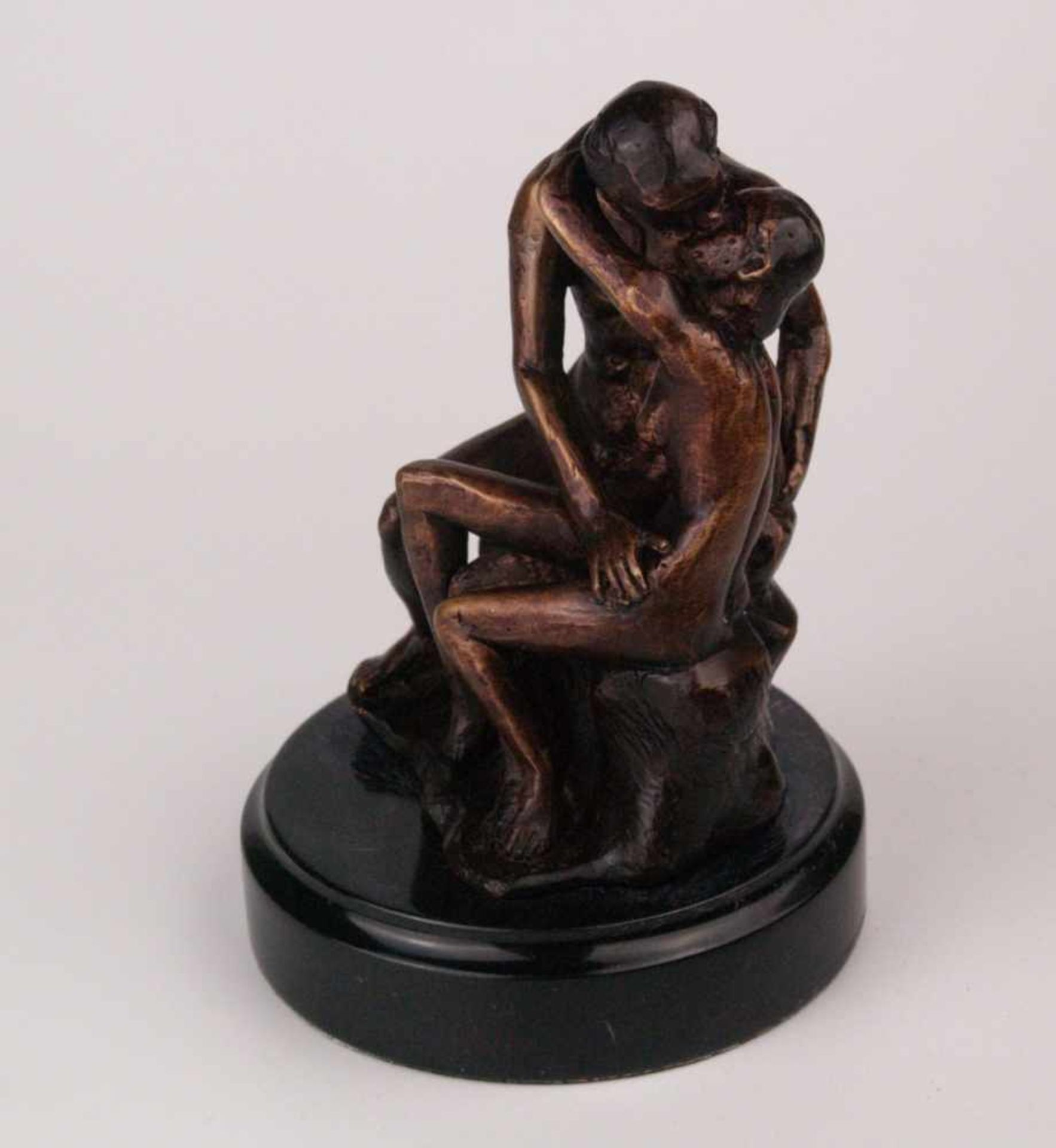 Rodin, Auguste (1840-1917,nach) - "Der Kuss" (Original von 1886) Darstellung eines sich umarmenden