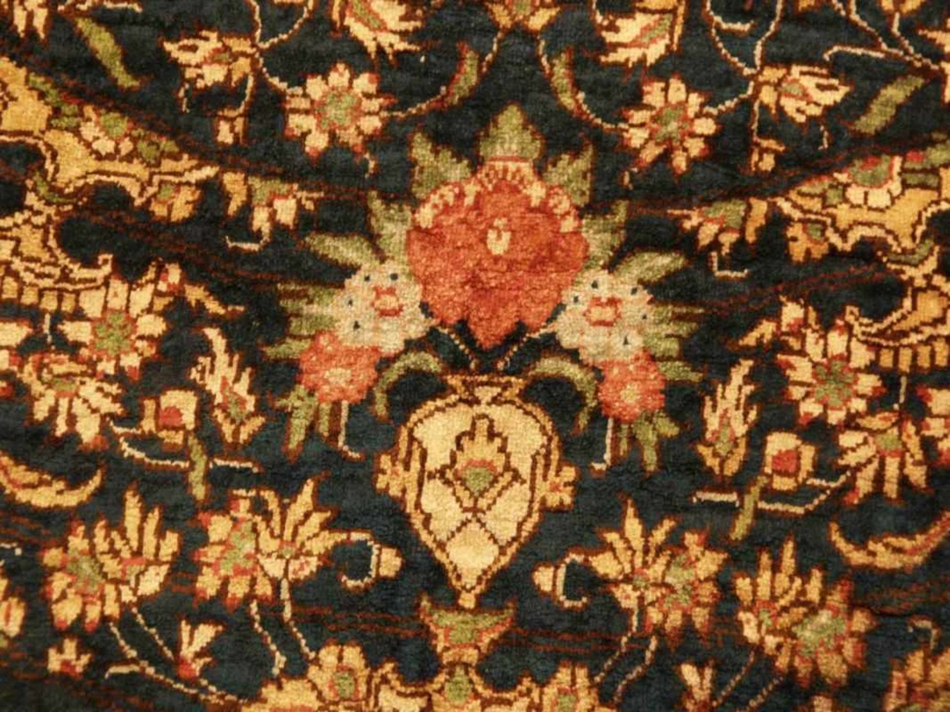 Kl.Ghom - Seide auf Seide, handgeknüpft,blaugrundig mit floralem Muster,oval ca.118x75cm,Orig. - Bild 4 aus 4