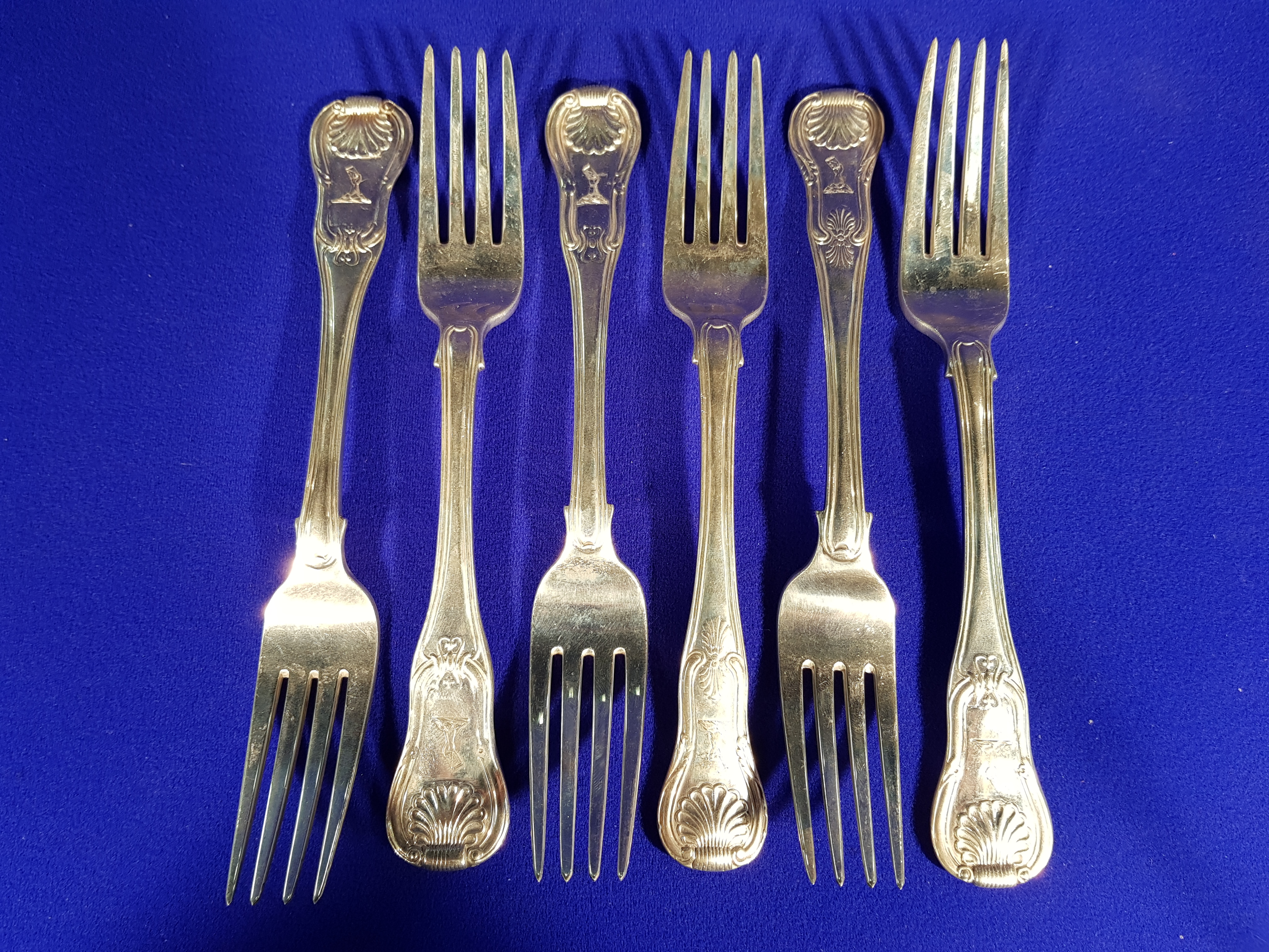 SET OF 6 VERY EARLY GEORGE IV QUEENS PATTERN SHELL HEAD DINNER FORKS HALLMARKED & DATED DUBLIN