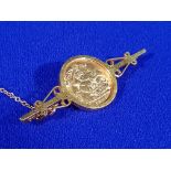 EDWARD VII 1/2 SOVEREIGN IN 9CT YELLOW GOLD BROOCH MOUNT