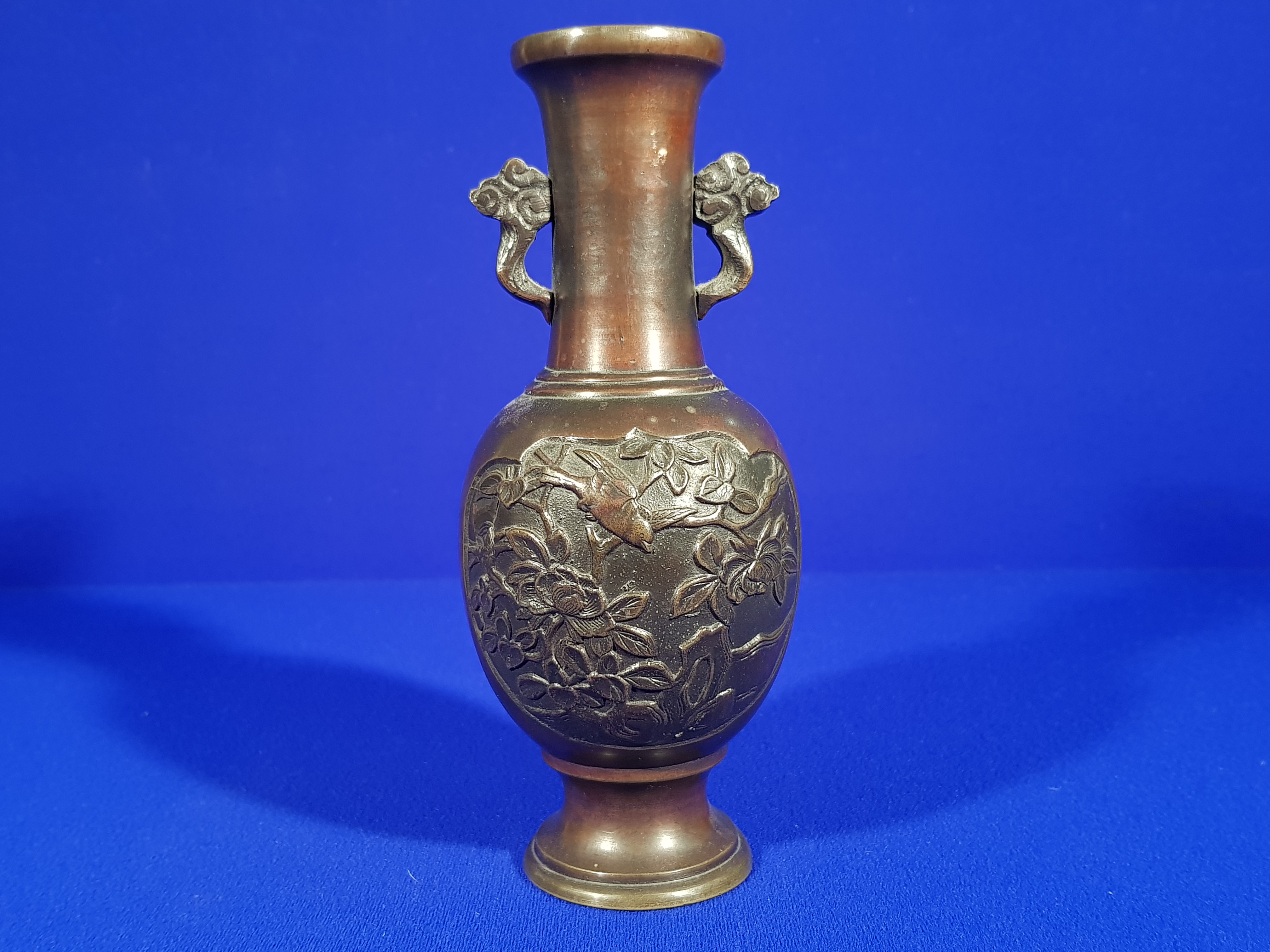 19TH CENTURY BRONZE DOUBLE HANDLED VASE