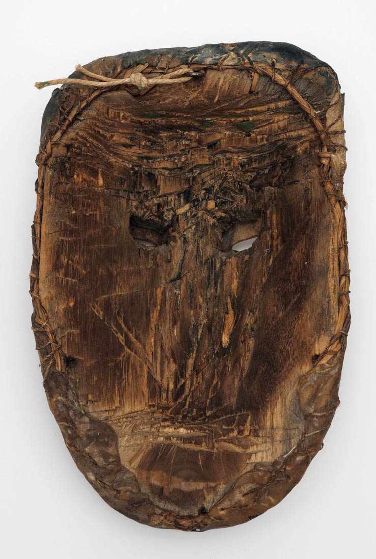 Maske, Afrika Geschnitztes Holz, mit Haut überzogen. Haare, Wimpern und Inneres des Mundes mit - Bild 5 aus 6