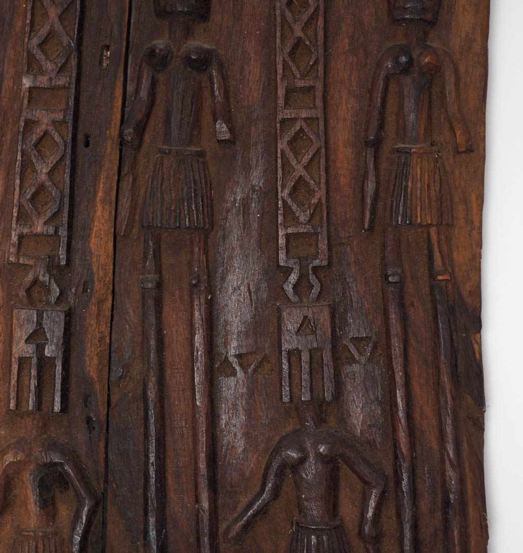 Kornspeichertür, Dogon, Mali Fein geschnitzt, mit menschlichen Figuren, Löwen und Jägern. 50x36cm. - Bild 6 aus 13