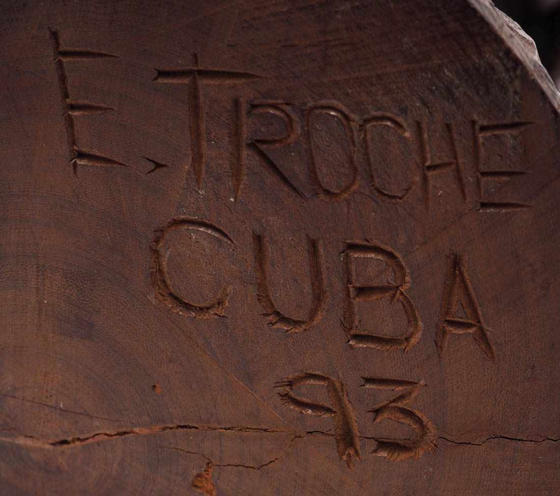 Holzfigur, Kuba Auf gekerbtem Holzsockel unbekleidete Frauengestalt in bewegter Haltung, die linke - Bild 4 aus 4