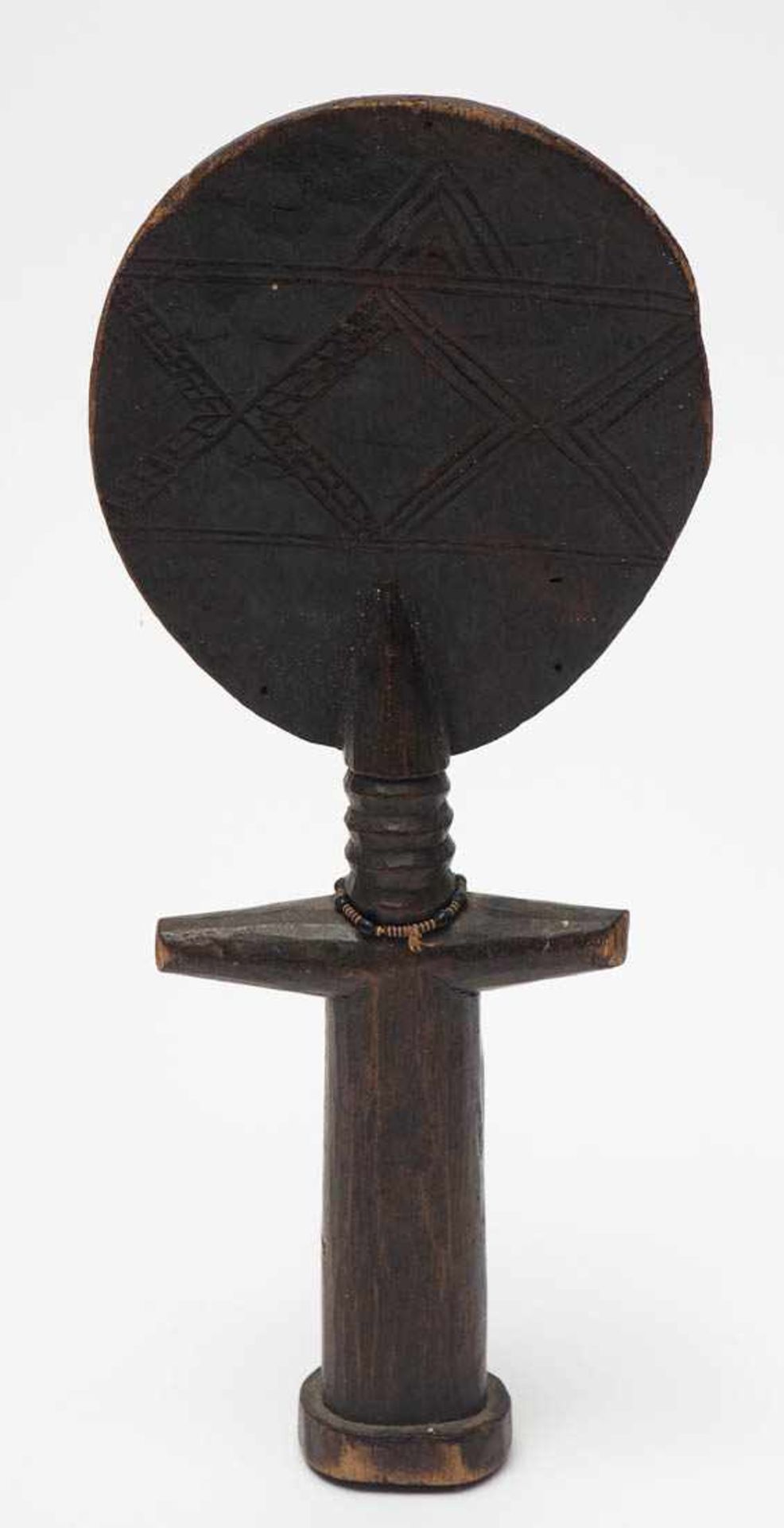 Fruchtbarkeitsfigur "Akan", Bembe, Dem. Rep. Kongo Mit scheibenförmigem Kopf. H.29cm. - Bild 3 aus 11