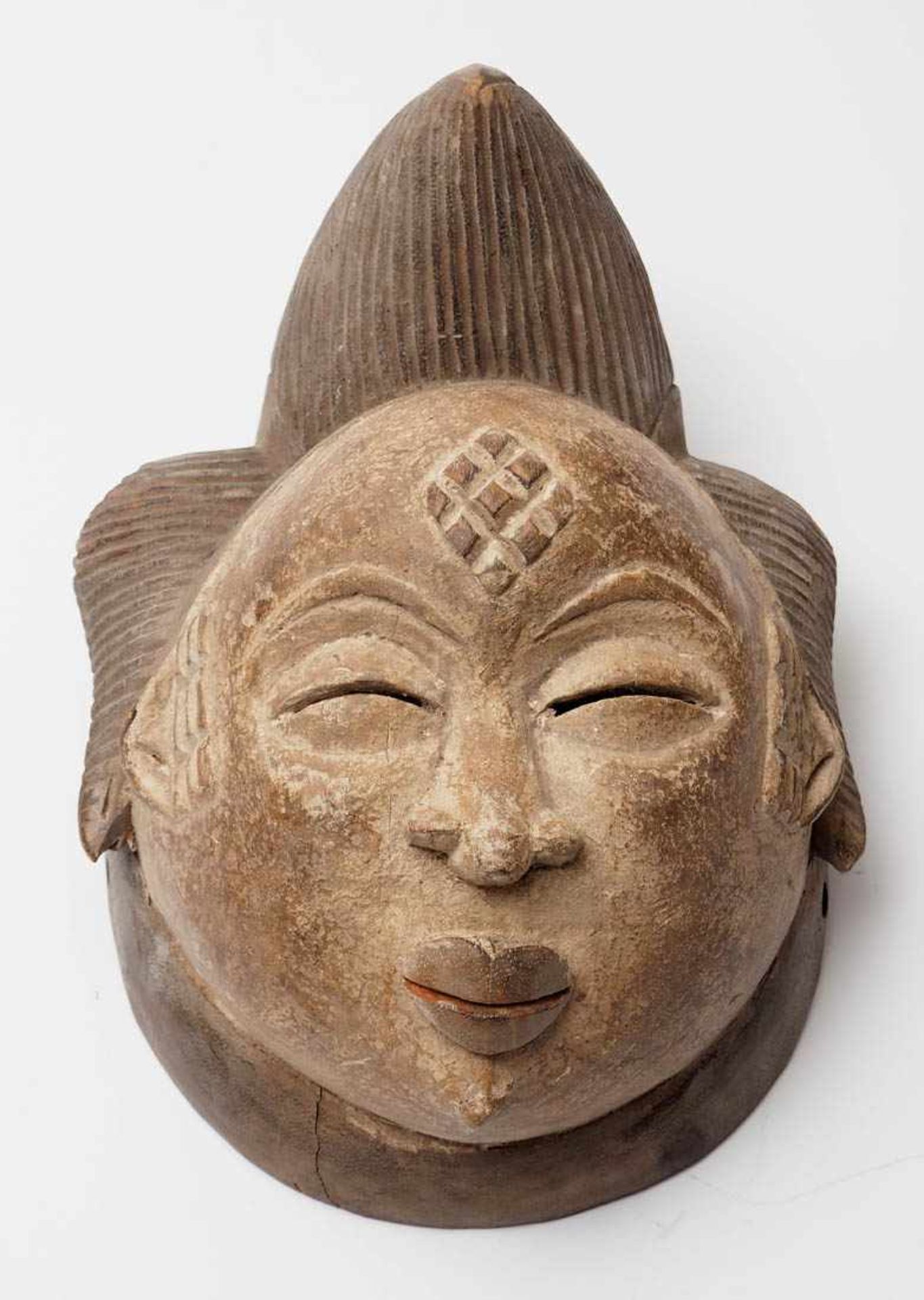 Maske, Punu, Gabun Weiße Maske des "Ogooue" (schönes Mädchen). Geschnitztes und gefärbtes Holz. H.